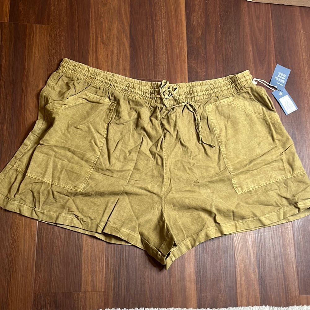 Universal thread, womens woven olive green shorts, 4X, new with tags
